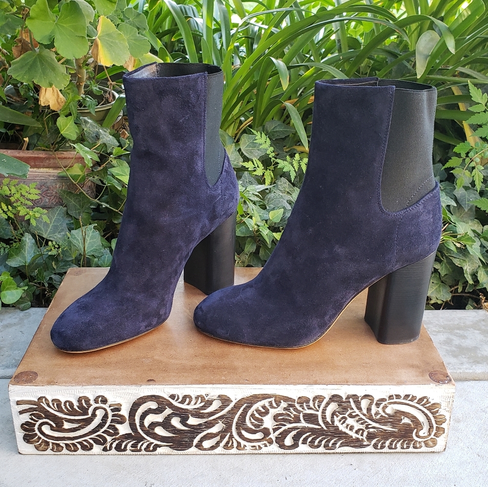 Timeless Chic Navy Italian Suede Rag & Bone Bootie - Picture 4 of 8